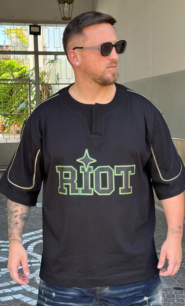 T-SHIRT RIOT
